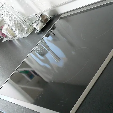 White Studio 21 *