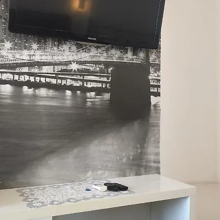 White Studio 21