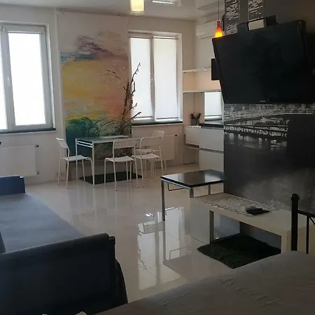 White Studio 21 *